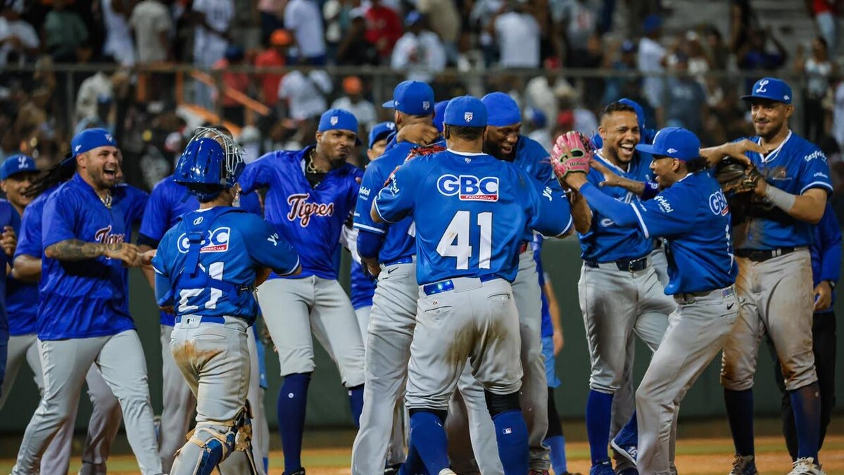 El Licey blanquea sin hit a los Toros en una victoria 3-0 que los deja en el primer lugar