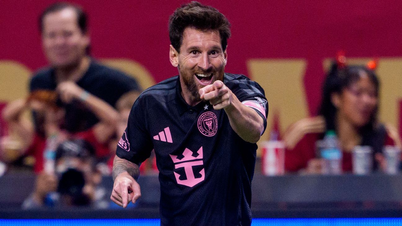 Messi festeja el agónico triunfo de Eldense sobre Valladolid