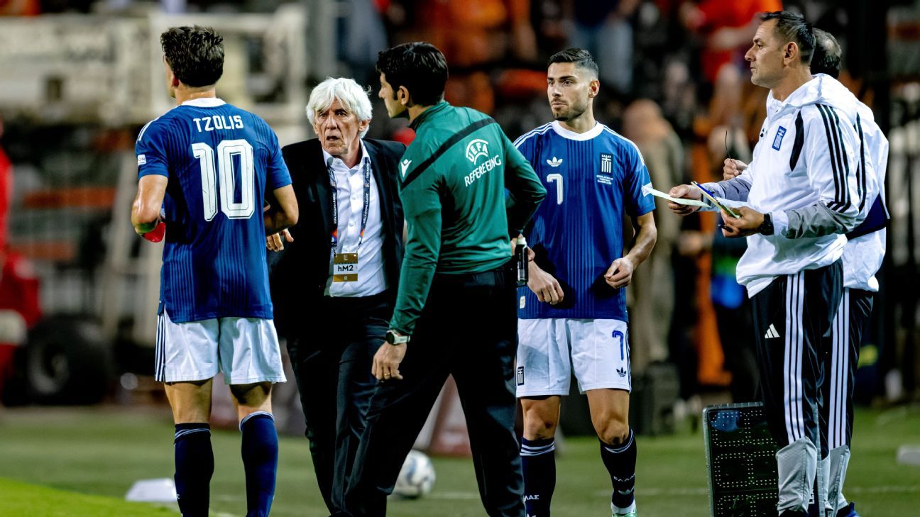 Técnico de Grecia reveló que Tzolis se negó a salir de cambio