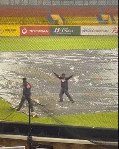 Posponen por lluvia partido entre Estrellas y Águilas en Santiago