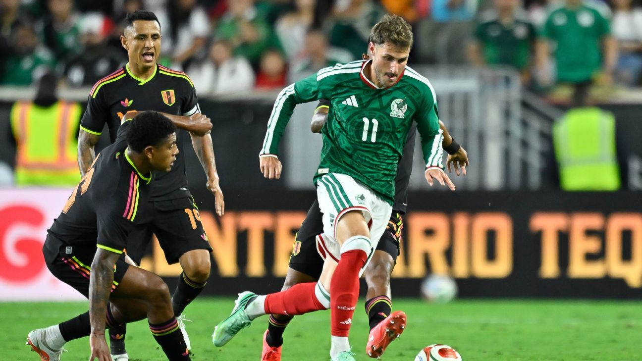 México: Santi Gimenez, un año sin gol y seis tantos en 2,355 minutos