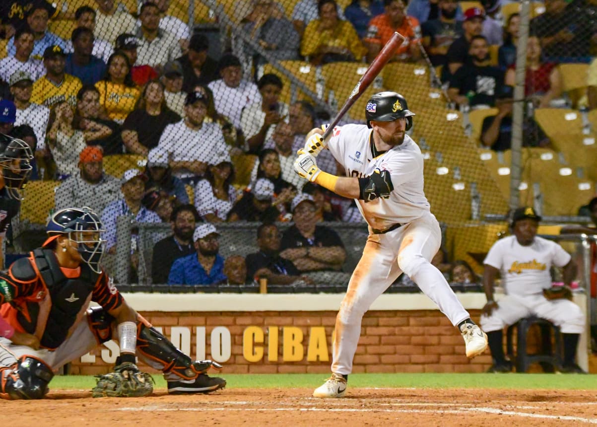Toros salen victoriosos en apretado partido contra Águilas - Águilas Cibaeñas