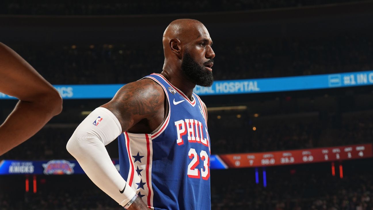 El presidente Trump critica a LeBron por sus acciones durante el himno nacional