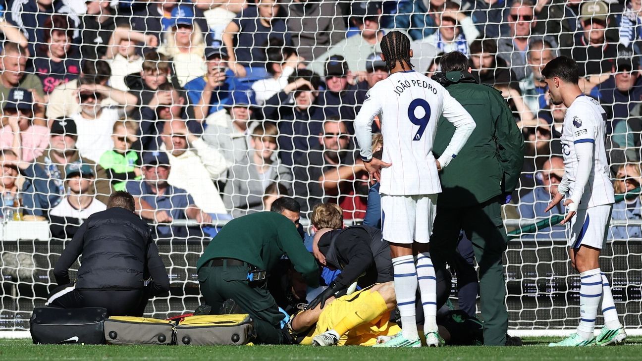 Dibu Martínez fue retirado en camilla por un golpe en la cabeza en Chelsea-Everton