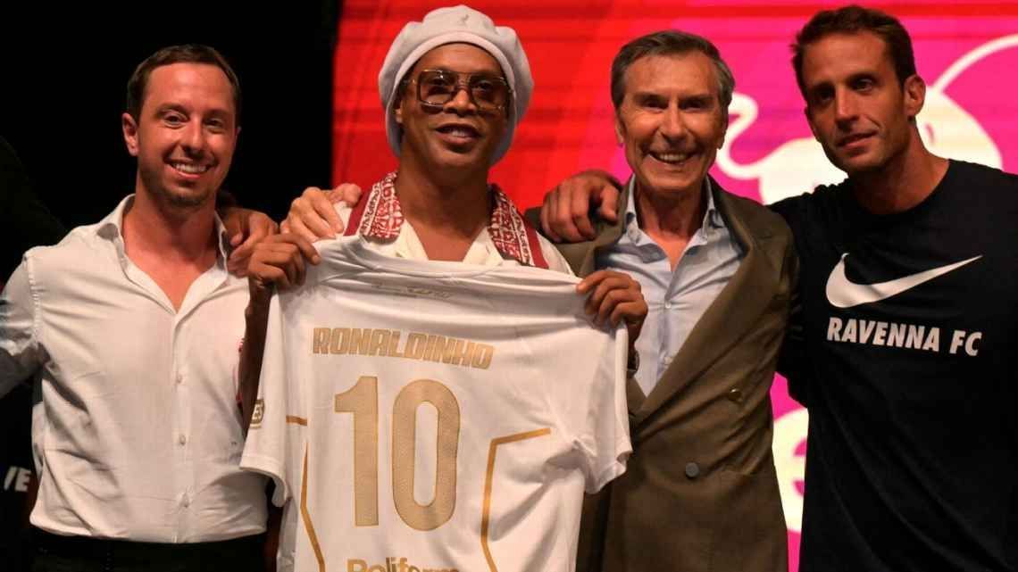 Ronaldinho jugará su primer partido en 11 años el 15 de noviembre