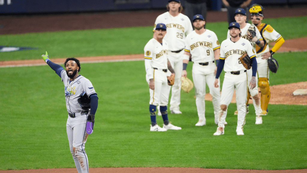Cerveceros ganaron su 1er juego de SM en 44 años. Y luego tuvieron que ganarlo otra vez