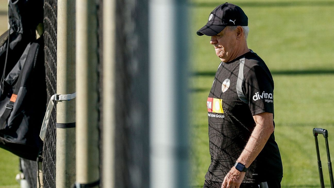 Javier Aguirre habló sobre reunión de agente de Erik Lira y Valencia