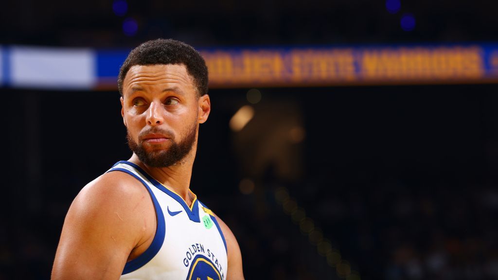 Stephen Curry, de Warriors, "bien" tras lastimarse tobillo en práctica