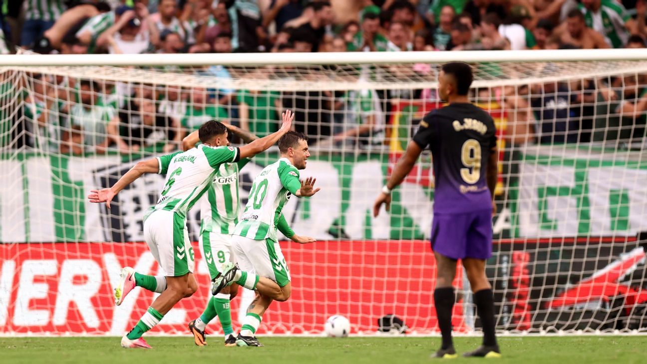 Árbitros confirman acierto del VAR en gol anulado a Betis vs Barcelona