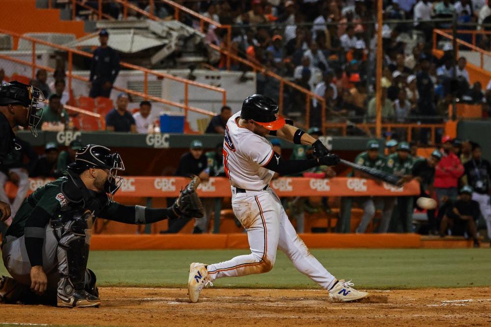 Estrellas vencen a Toros en partido inaugural